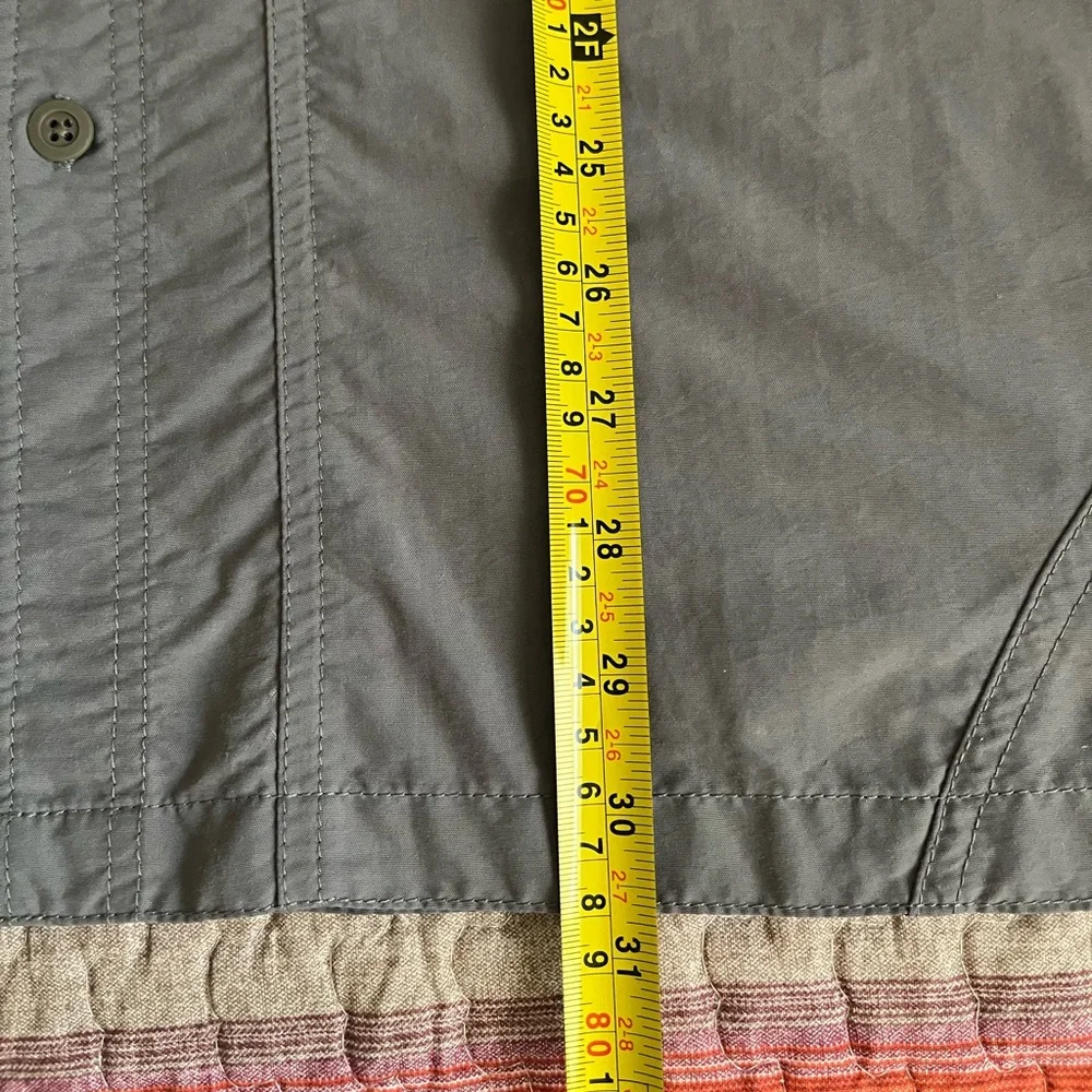 EUC Men's Mountain Hardware Gray shirt - Picture 15 of 16